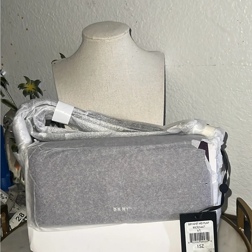 DKNY Bryant MD Flap Crossbody Bag Purple Wine Cow Leather NWT 2018 - Picture 2 of 6